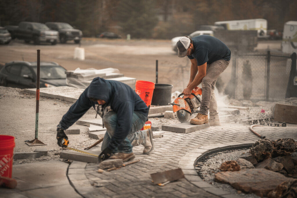 cutting outdoor patio pavers